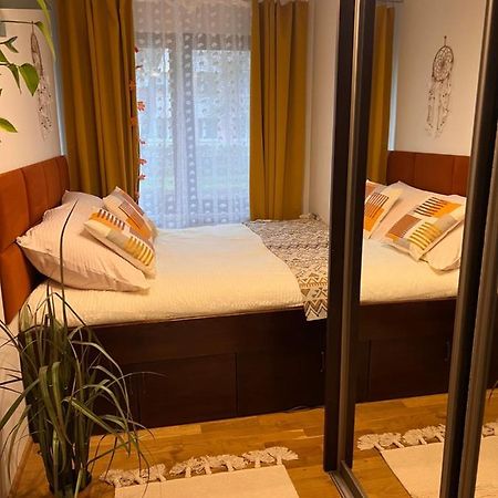 Yellow Apartment Airport Galeria Mokotow Netflix Varşovia Exterior foto