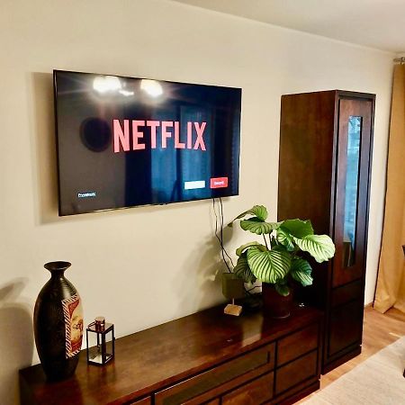 Yellow Apartment Airport Galeria Mokotow Netflix Varşovia Exterior foto
